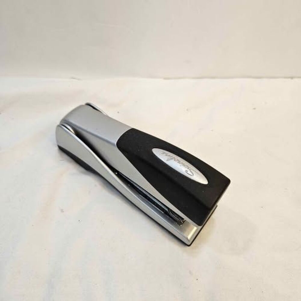 Swingline Desktop Stapler - Picture 2 of 6